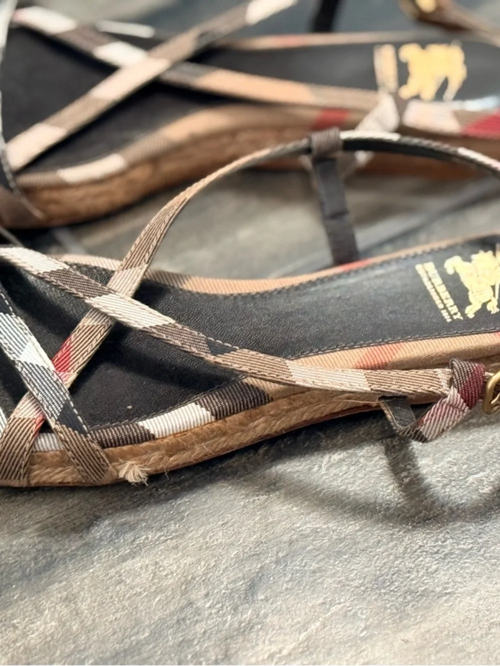 Stunning Burberry Black & White Plaid Crisscross Flat Espadrille Sandals 38 eu - Picture 2 of 11